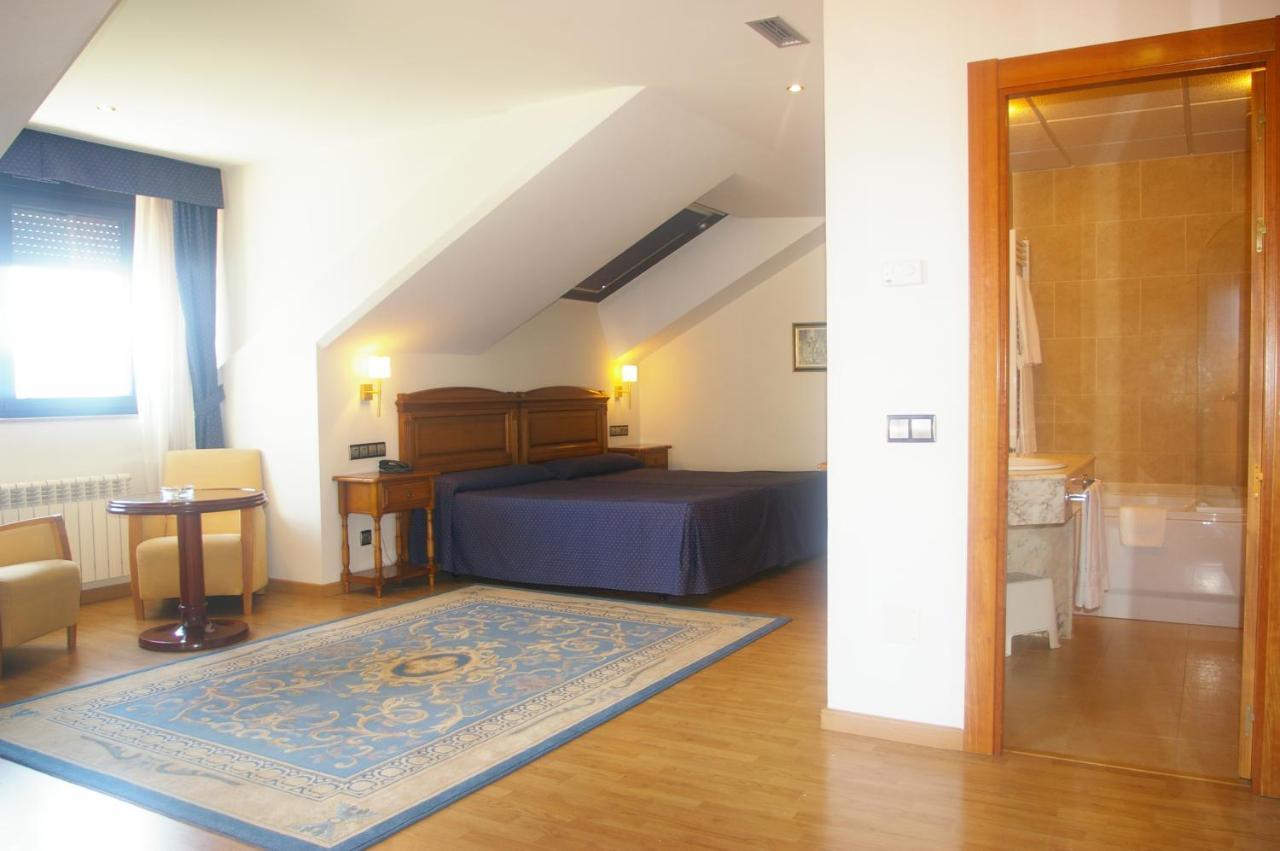 Hotel Cristina Noreña Екстериор снимка