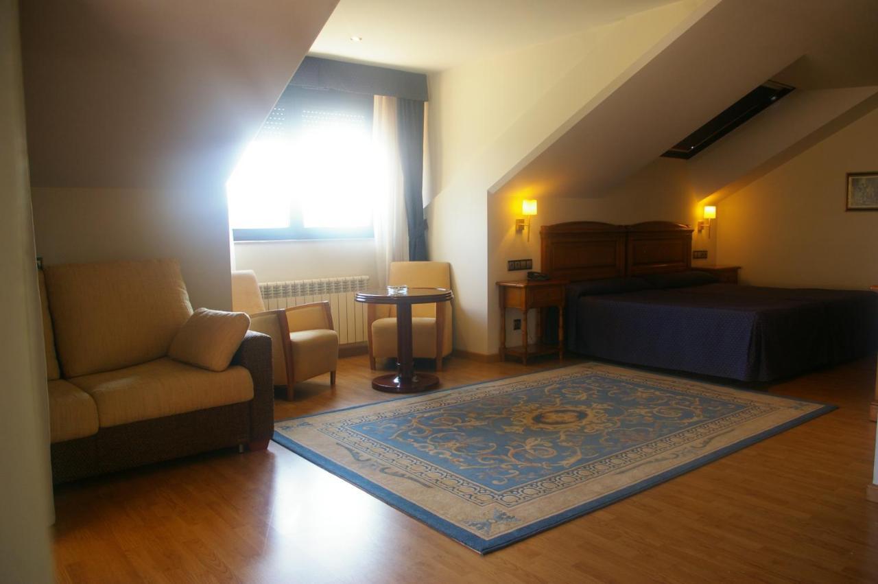 Hotel Cristina Noreña Екстериор снимка