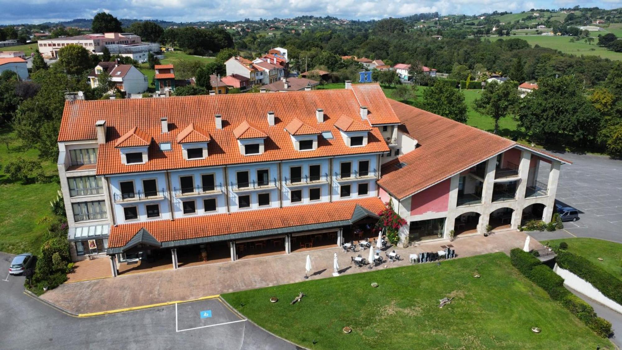 Hotel Cristina Noreña Екстериор снимка