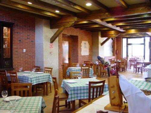 Hotel Cristina Noreña Екстериор снимка