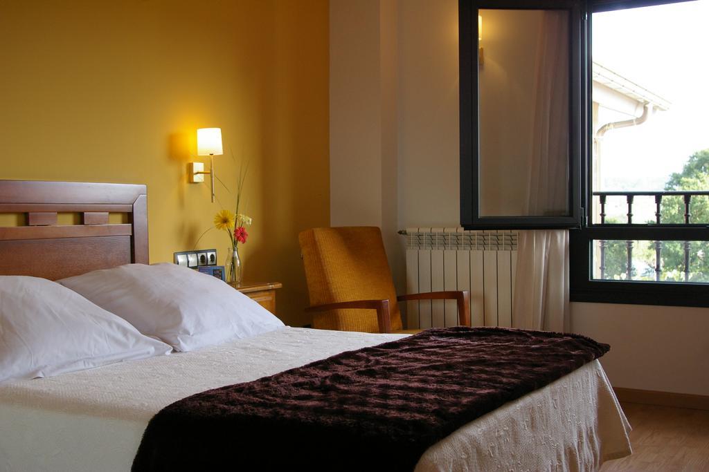 Hotel Cristina Noreña Екстериор снимка