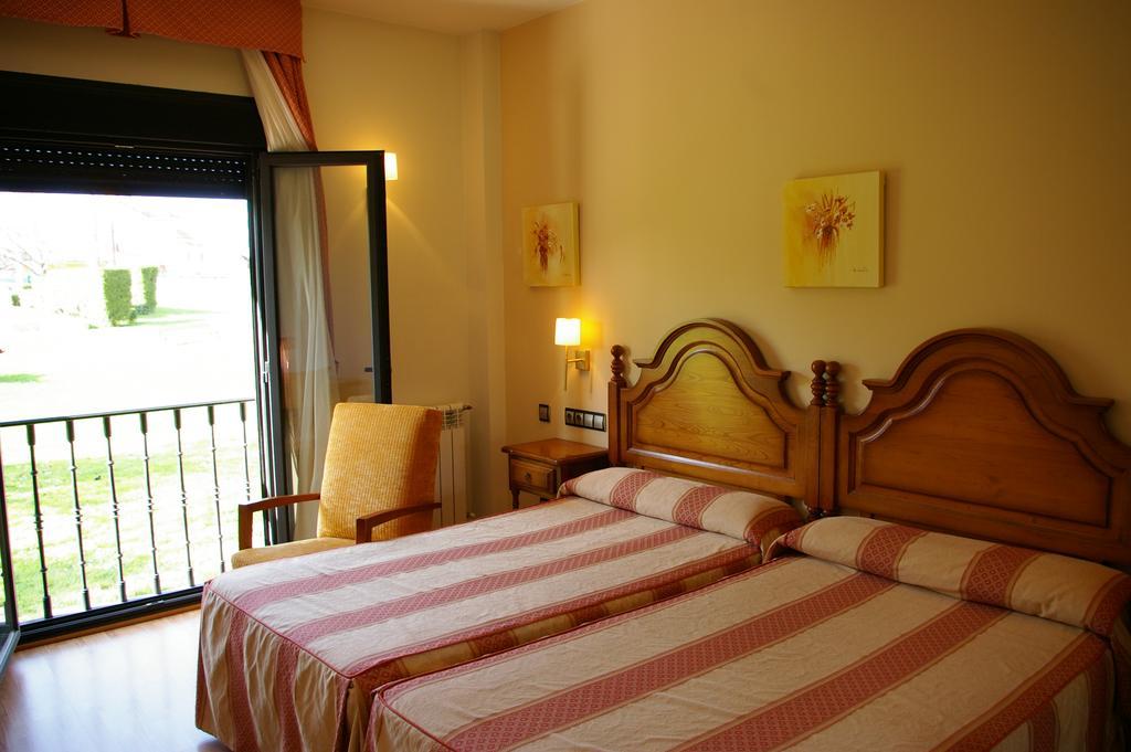 Hotel Cristina Noreña Екстериор снимка