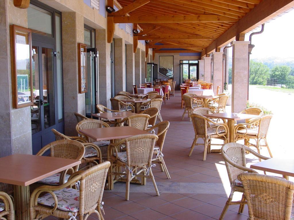 Hotel Cristina Noreña Екстериор снимка