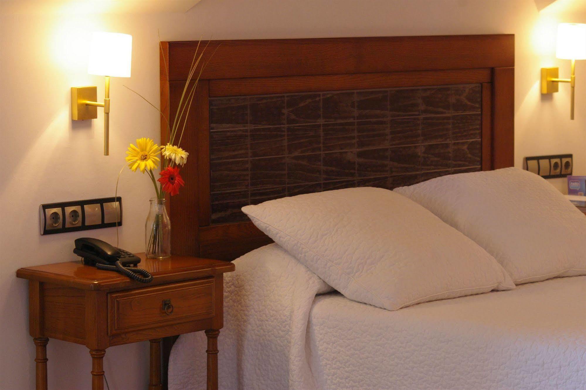 Hotel Cristina Noreña Екстериор снимка